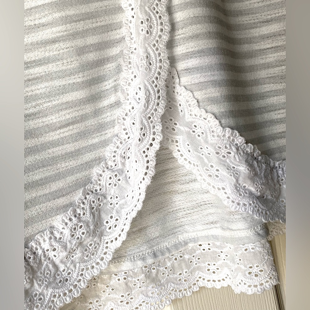 ☀️LAUREN CONRAD | LACE-TRIMMED | SHORT SLEEVE